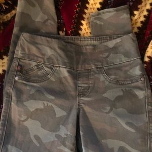 Size 2 rock and republic jeggings